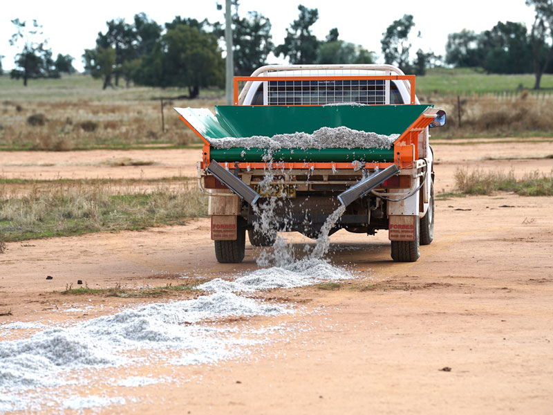 Daniher Bale Feeder - Unloading cotton seeds